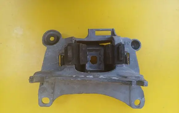 Renault Scenic III - Grand scenic III Engine mounting bracket 