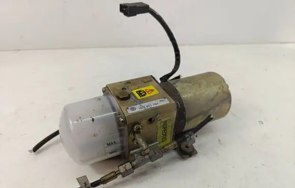 Volkswagen Golf III Convertible roof hydraulic pump L9502127 1EO871791