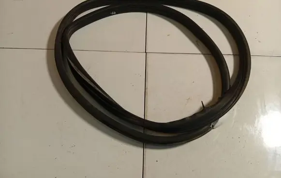 Opel Astra H Rubber seal front coupe door