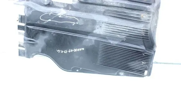 Center/middle under tray cover
