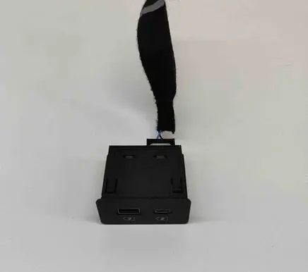 Nissan Qashqai J12 USB socket connector 253316UA0B