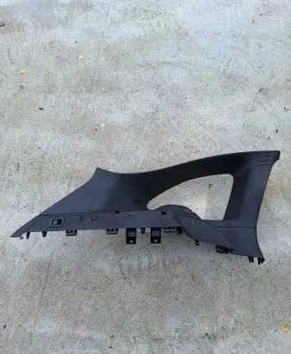 BMW X1 F48 F49 (D)pillar trim (top) 51437332827 7332827