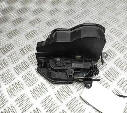 BMW X3 F25 Front door lock 7318424