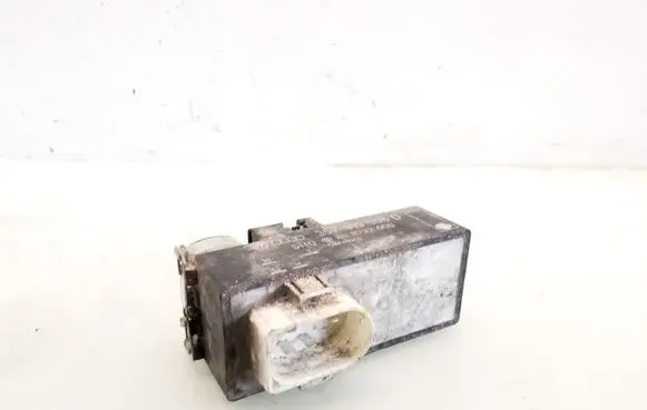 Volkswagen Golf III Coolant fan relay 357919506D