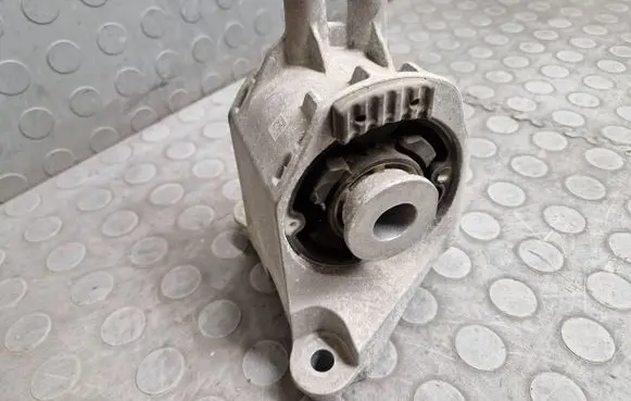 BMW i4 Engine mounting bracket 9485624