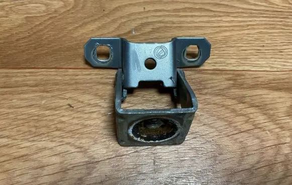Alfa Romeo 147 Tailgate/trunk/boot hinge 