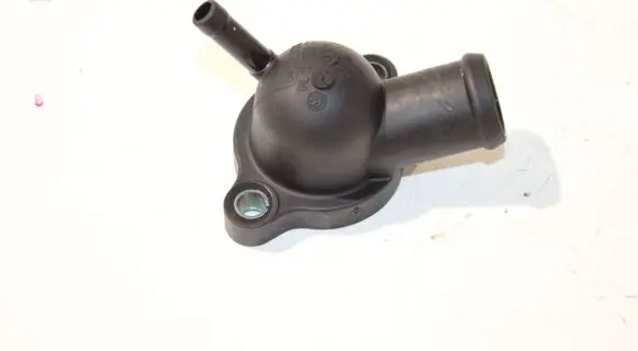 Volkswagen Golf VII Engine coolant pipe/hose 04L121131J
