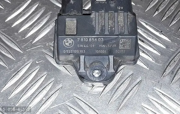 BMW 5 F10 F11 Glow plug pre-heat relay 781085603 0522120103
