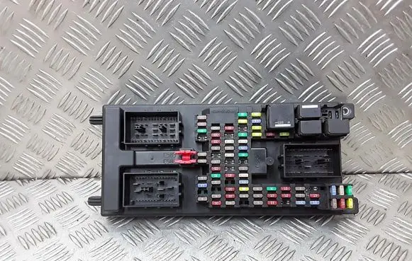 Land Rover Discovery 4 - LR4 Fuse module ah2214f041ah