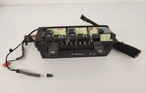 Jaguar F-Pace Fuse module HK8314A067FA C7GTA P00139825C
