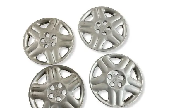Toyota Avensis T220 R15 wheel hub/cap/trim 4260205080B