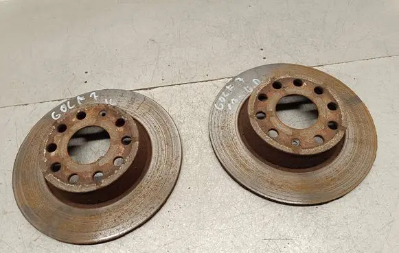 Volkswagen Golf VII Rear brake disc