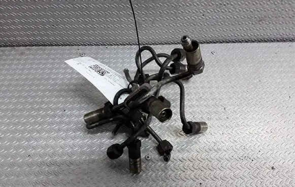 Fuel injector supply line/pipe