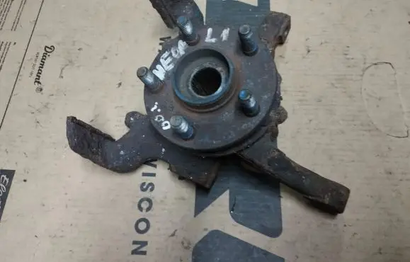 Chrysler Neon II Front wheel hub spindle knuckle