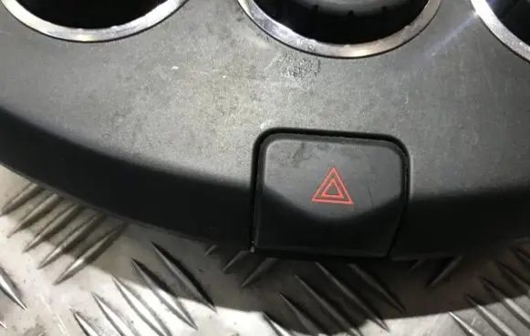 Nissan Note (E11) Hazard light switch 250209u00a 451542