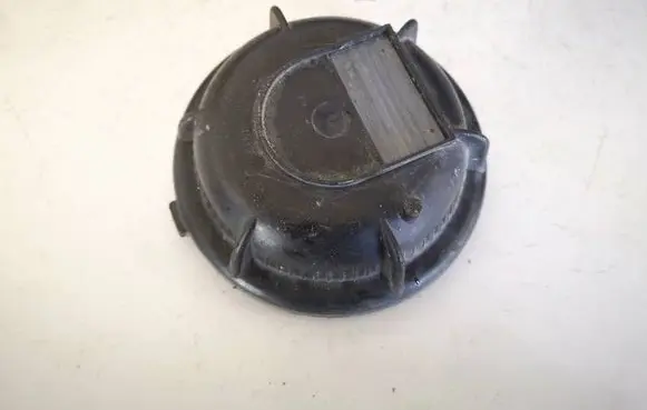 Volvo V70 Headlight/headlamp dust cover 89025105