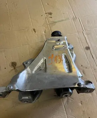 BMW X5 F15 Engine mounting bracket 7000201