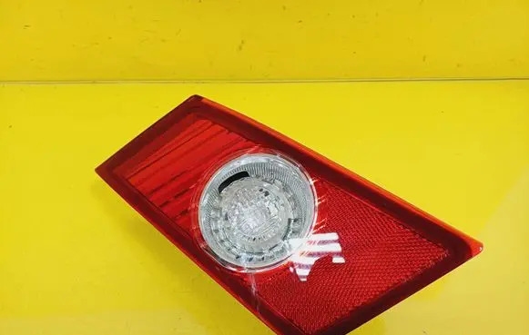 Tailgate rear/tail lights
