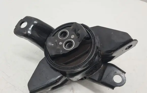Hyundai Santa Fe Engine mount bracket 218342W000