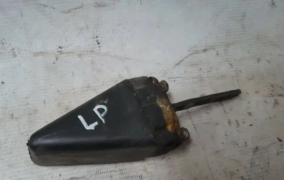 Volkswagen PASSAT B2 Front door check strap stopper 321837323