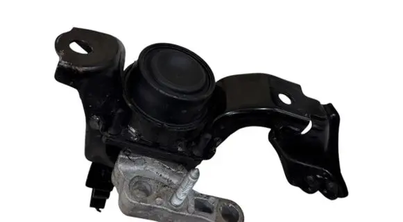 Toyota Yaris XP210 Engine mount bracket