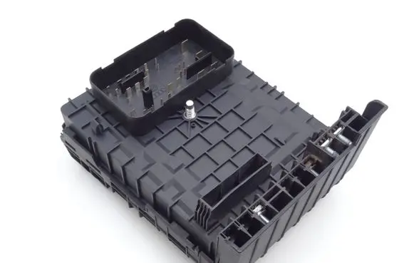 Volkswagen Golf Plus Fuse module 1K0937125
