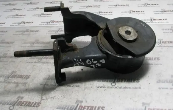 Toyota Avensis T250 Engine mount bracket