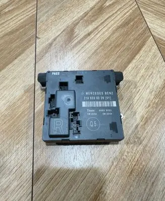 Mercedes-Benz CLS C219 Door control unit/module 2198200326 00005032 SW2004