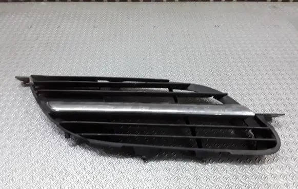 Nissan Almera Tino Front bumper upper radiator grill 9381M020