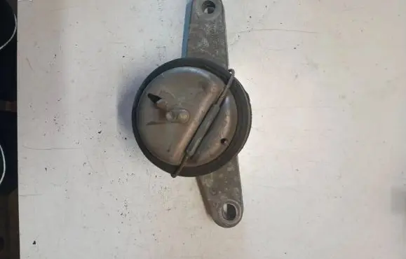Volvo V50 Engine mount bracket 60778953
