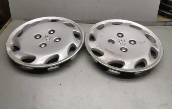 Peugeot 306 R14 wheel hub/cap/trim 9627182577