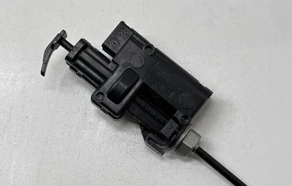 Renault Megane IV Fuel tank cap lock 8200305732 06121617