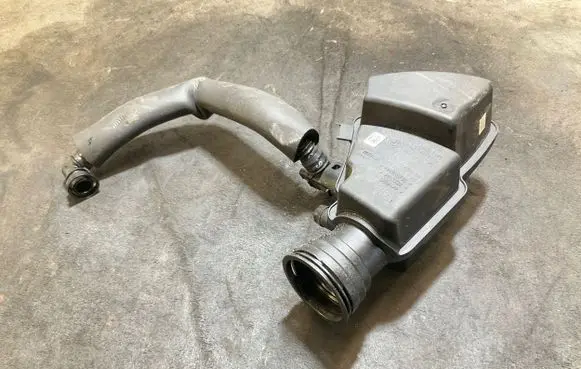 BMW 3 G20 G21 Intake resonator 8656981 18026310 1371