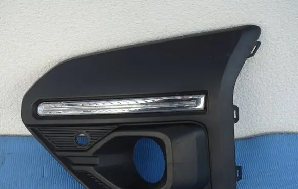 Front fog light trim/grill