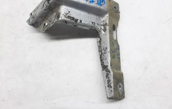 Volkswagen Golf IV Fender mounting bracket 1J0821136