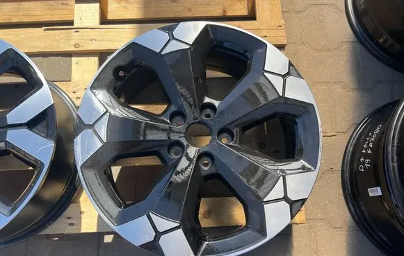 Dacia Duster III R18 alloy rim 403001134R