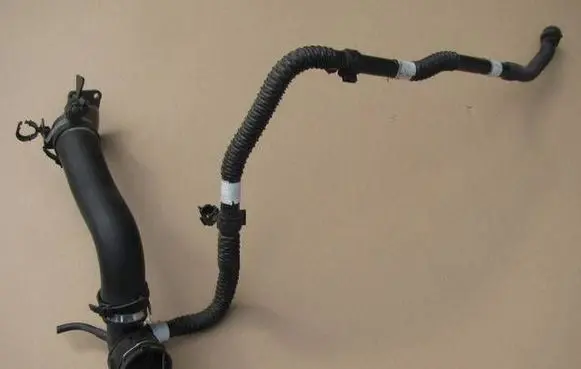 Engine coolant pipe/hose