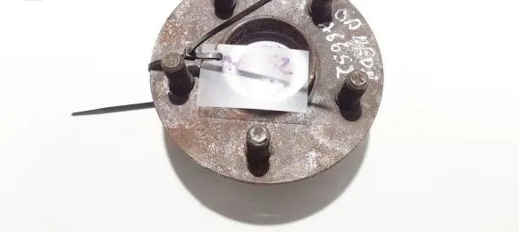Chrysler Neon I Rear wheel hub