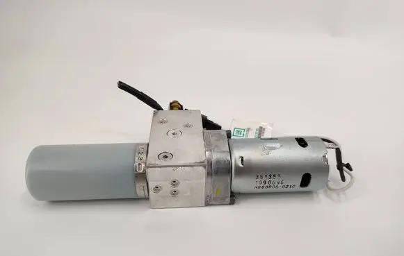 Opel Insignia A Tailgate hydraulic pump motor 1090096 3S1352