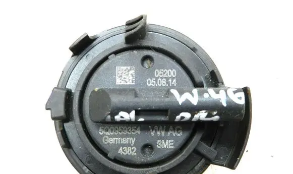 Volkswagen Golf VII Airbag deployment crash/impact sensor 5Q0959354 5Q0959354A
