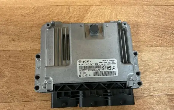 Peugeot 308 Engine control unit/module 9666729580 9674245180 0281015847