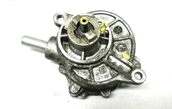 Mercedes-Benz C W204 Vacuum pump 05117675AA 68038549AA