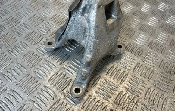 BMW 2 G42 Engine mounting bracket 6876206 AC46000 24548910