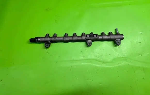 BMW 7 G11 G12 Fuel distributor 8571569 0445216051 000698L1