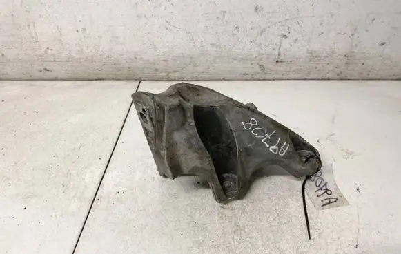 Cadillac ATS Engine mounting bracket 20841853