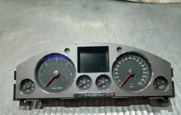 Volkswagen Phaeton Speedometer (instrument cluster) 3D0920881A
