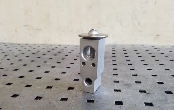Toyota RAV 4 (XA20) Air conditioning (A/C) expansion valve 