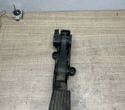 Mercedes-Benz B W245 Accelerator throttle pedal A16930001106 000278 240806