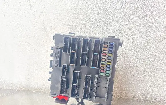 Opel Frontera B Fuse module 460023260 13170889