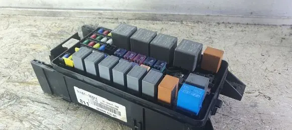 KIA Sorento Fuse module 911613E011